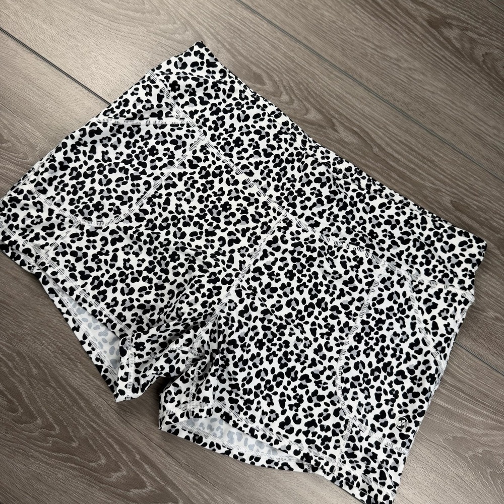 Jofit Women's‎ Pull On Athletic Back Pockets Leopard Print Shorts White Black XL